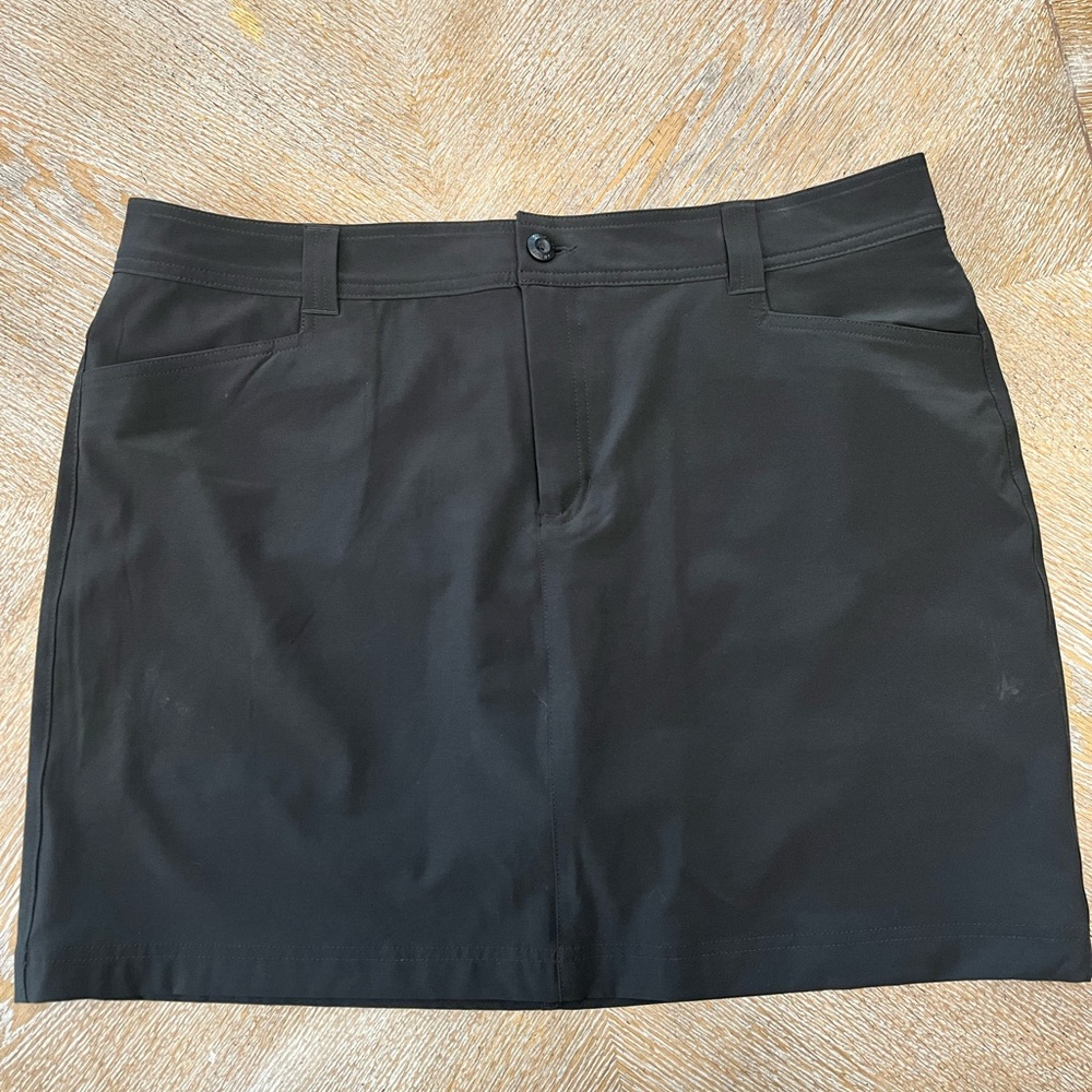 Eddie Bauer Skort/Skirt Black Size 16 Pockets Stretchy Waist 38” Length 18”